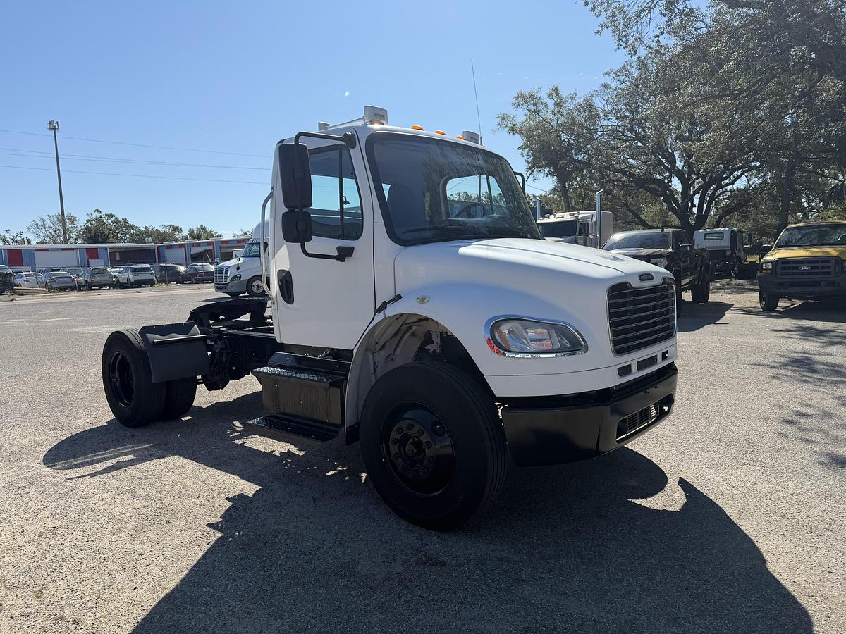 Used 2015 Freightliner M2 106