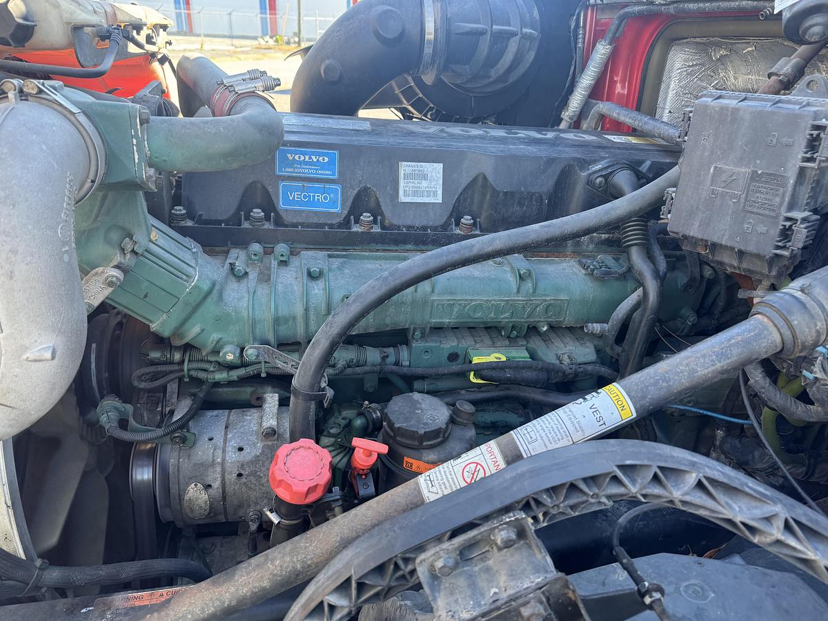 Used 2013 VOLVO VNL 64T