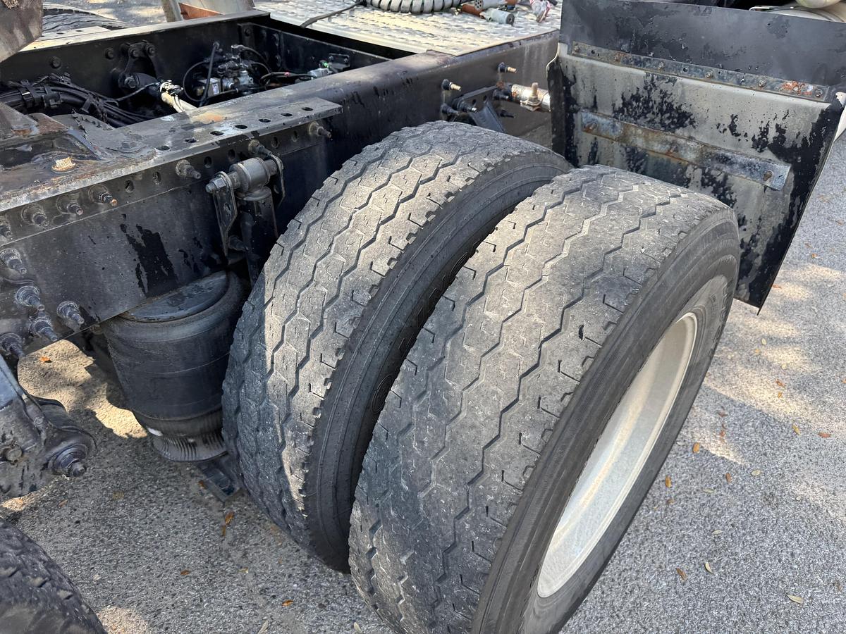 Used 2013 VOLVO VNL 64T