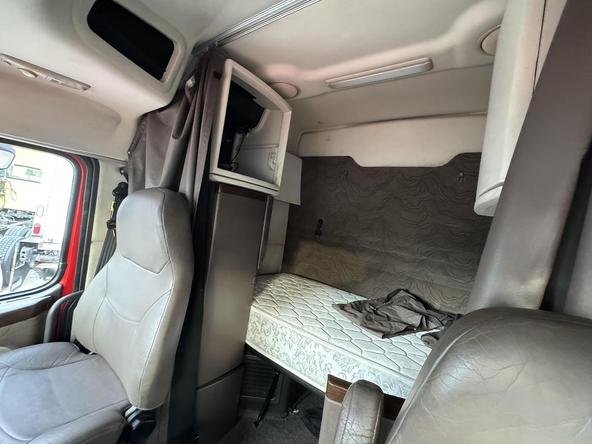 Used 2013 VOLVO VNL 64T