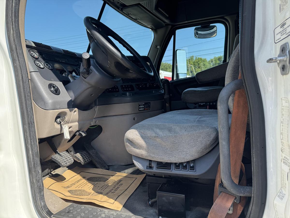 Used 2010 Freightliner® CASCADIA