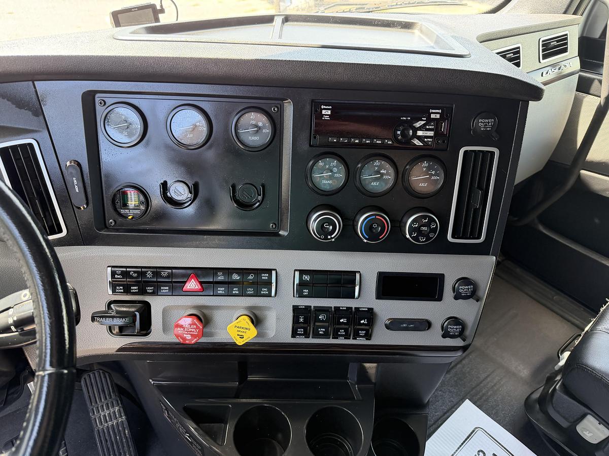 Used 2019 Freightliner CASCADIA 126