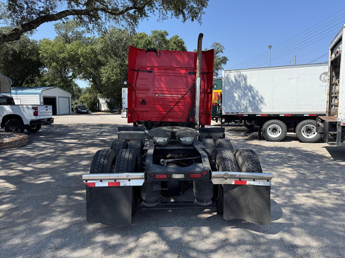 Used 2013 VOLVO VNL 64T