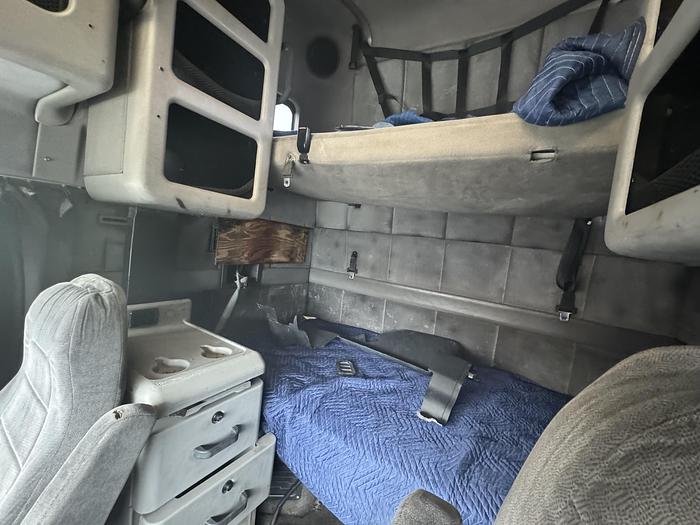 Used 2003 VOLVO VNL 64T