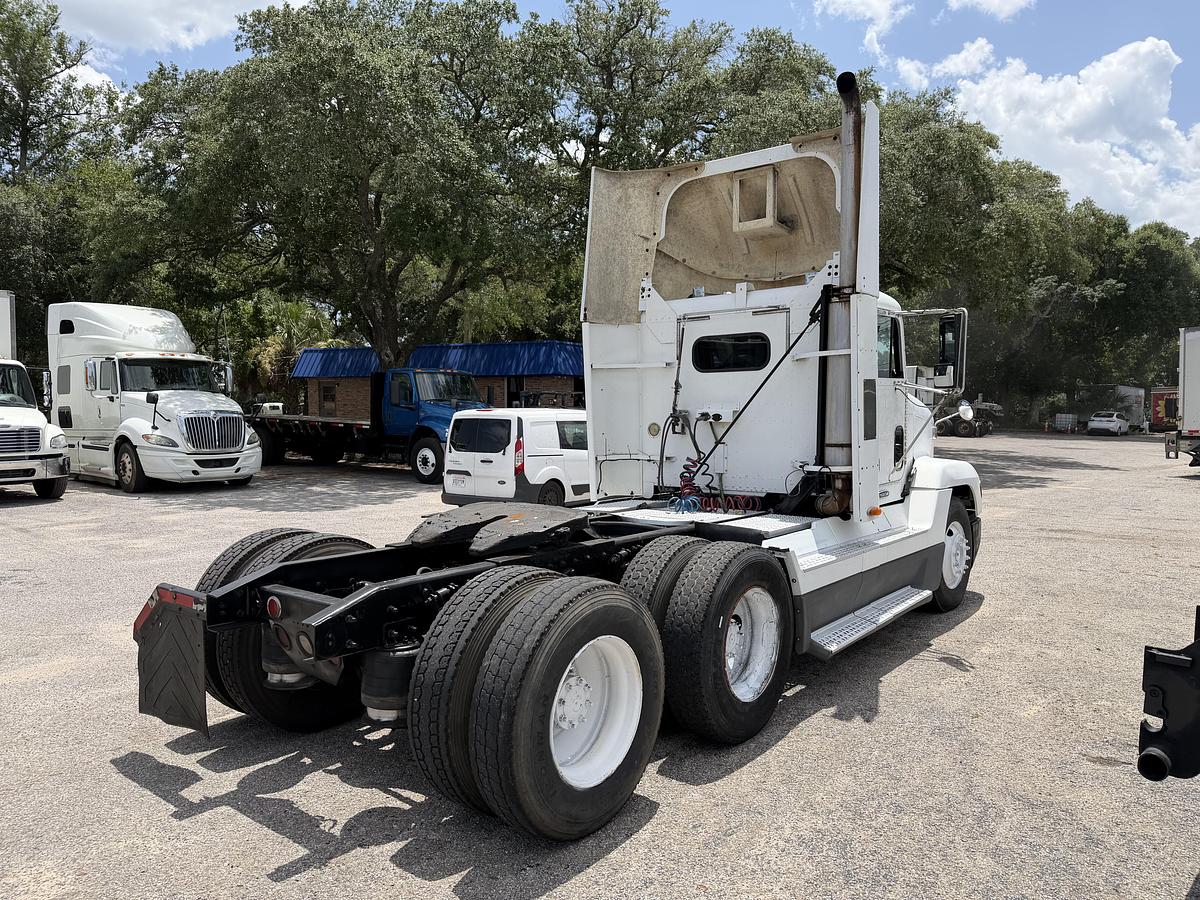 Used 2000 Freightliner FLD 120