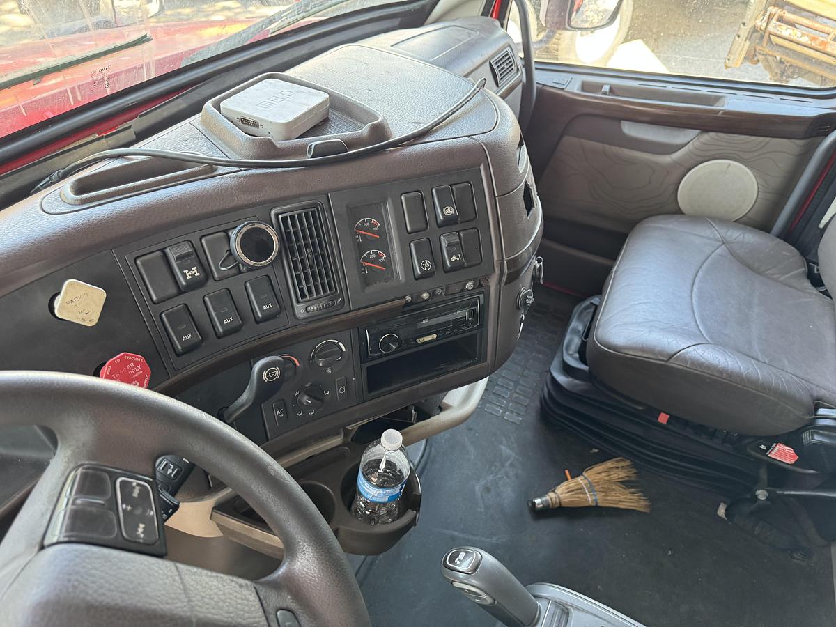 Used 2013 VOLVO VNL 64T