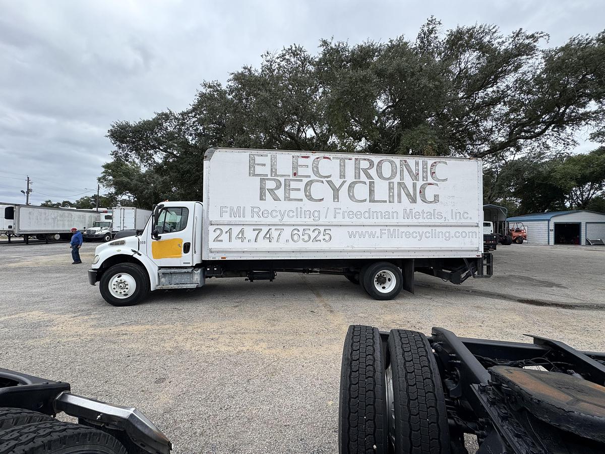 Used 2006 Freightliner® M2 106