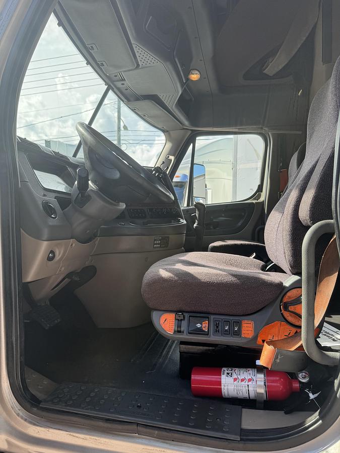 Used 2013 Freightliner CASCADIA
