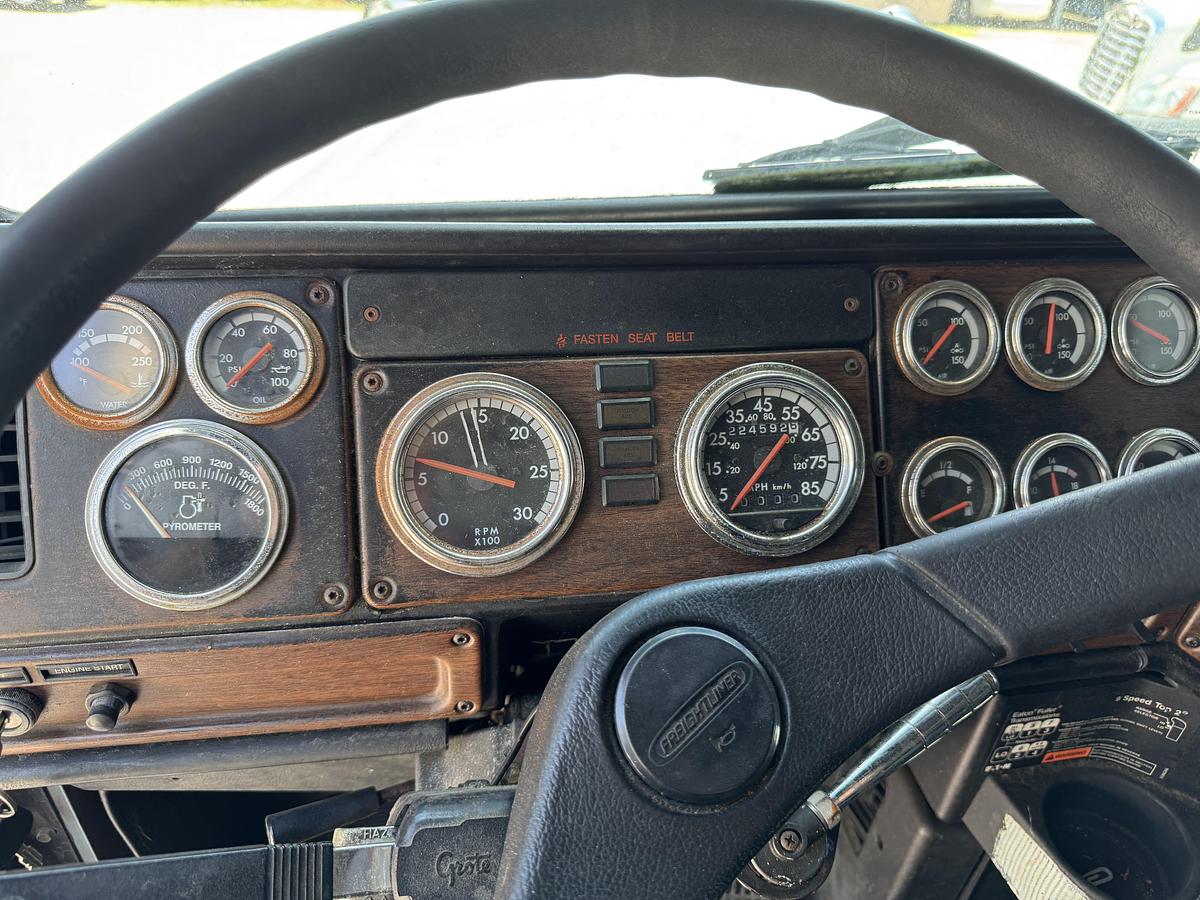 Used 2006 Freightliner® CLASSIC XL