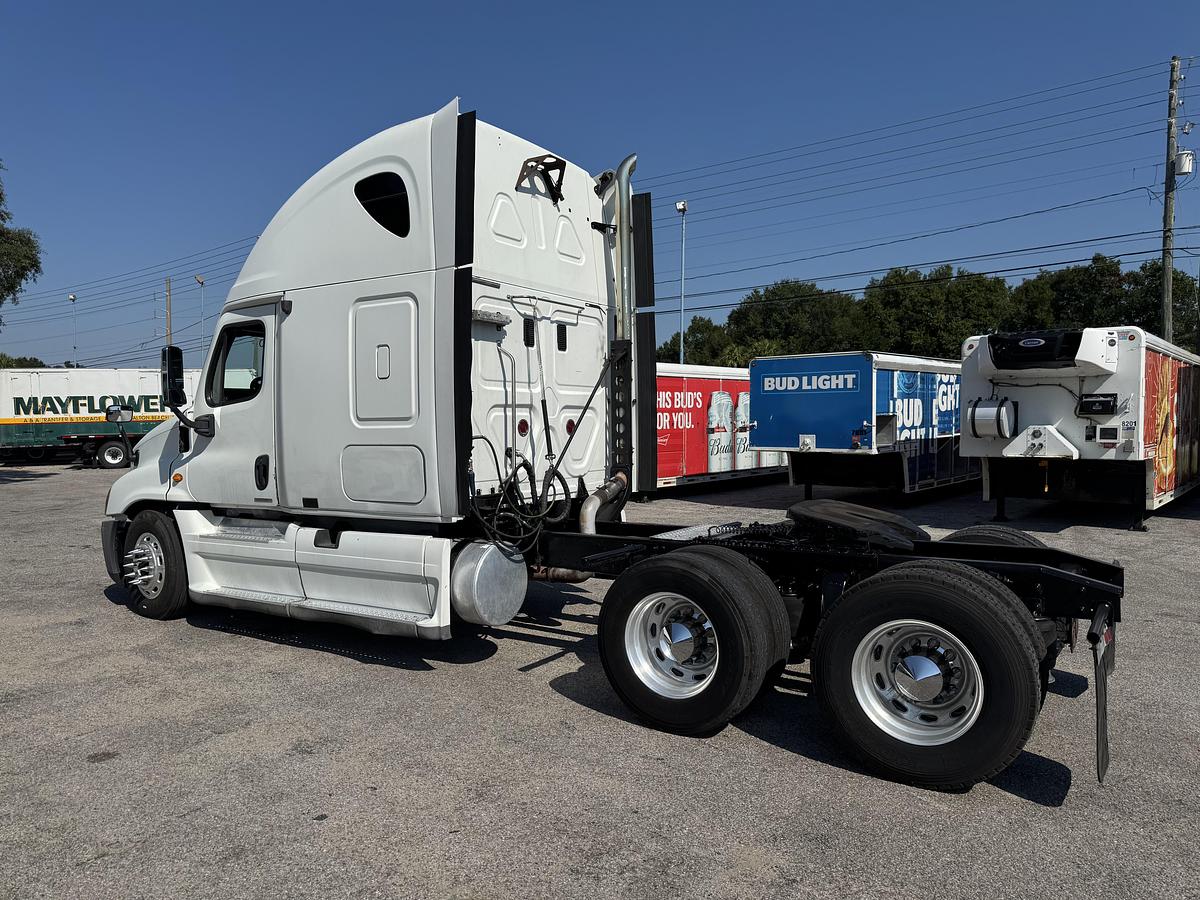 Used 2010 Freightliner® CASCADIA