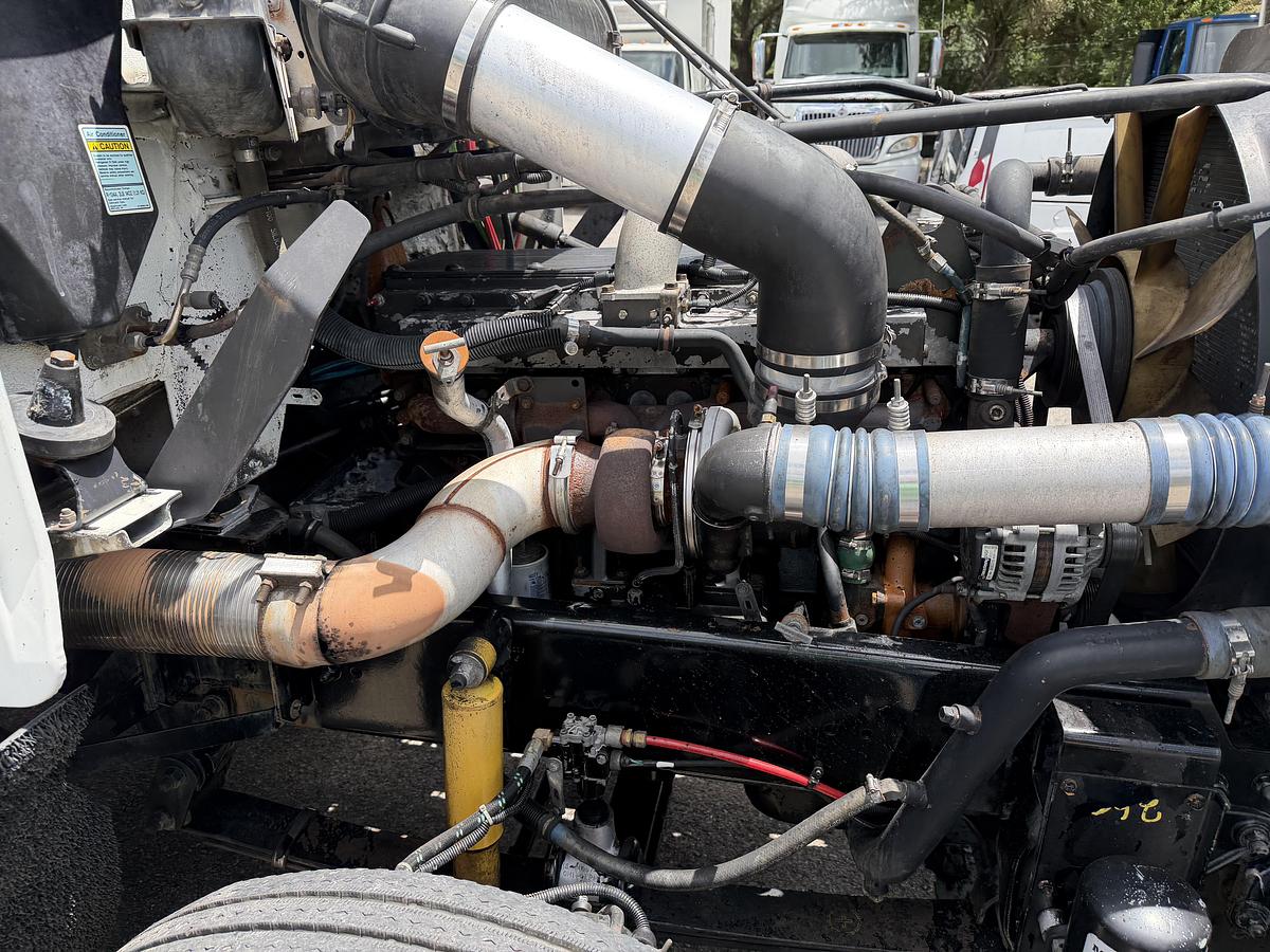 Used 2000 Freightliner FLD 120