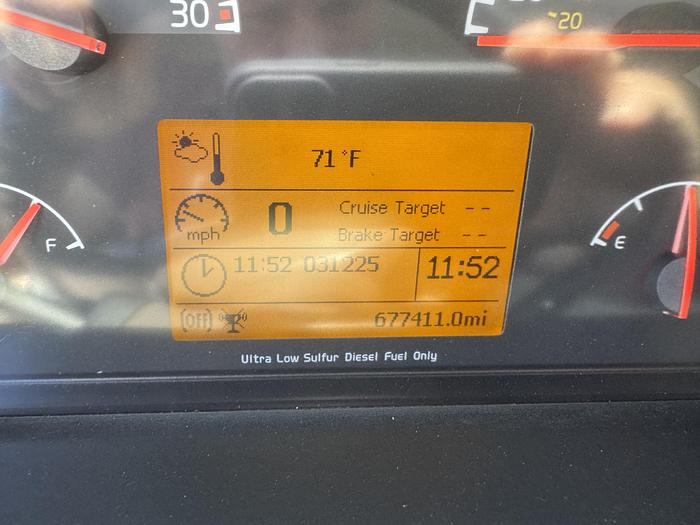 Used 2014 VOLVO VNL64T