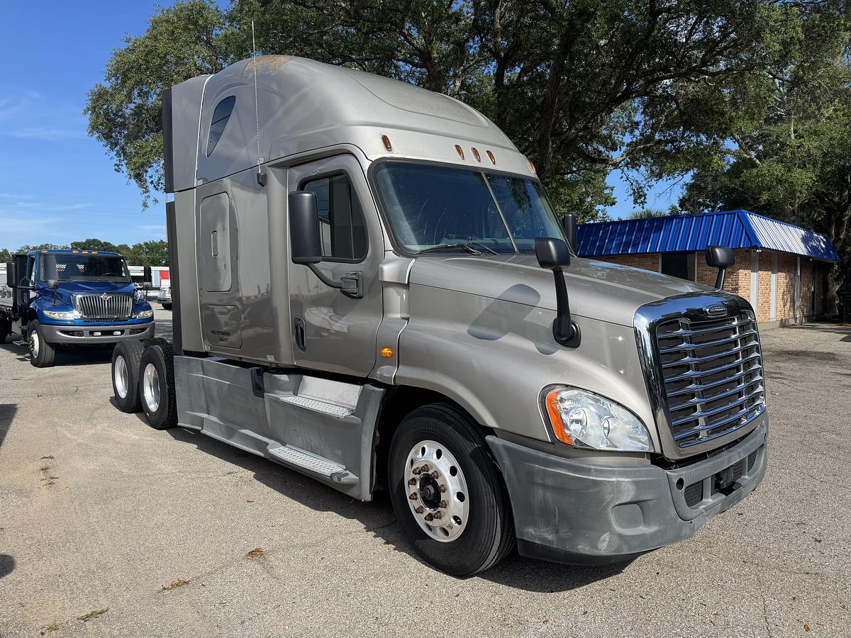 Used 2013 Freightliner CASCADIA