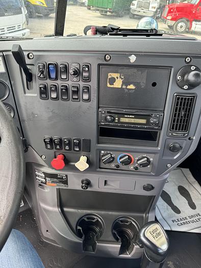 Used 2014 MACK CXU613