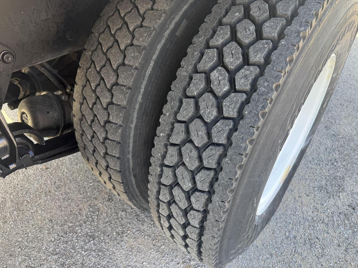 Used 2009 Freightliner® M2 106