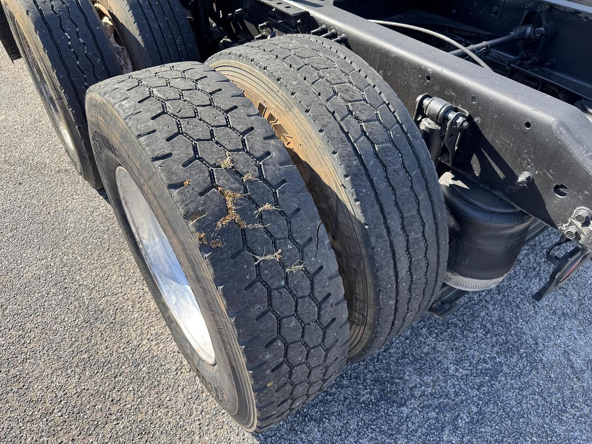 Used 2012 VOLVO VNM 64T