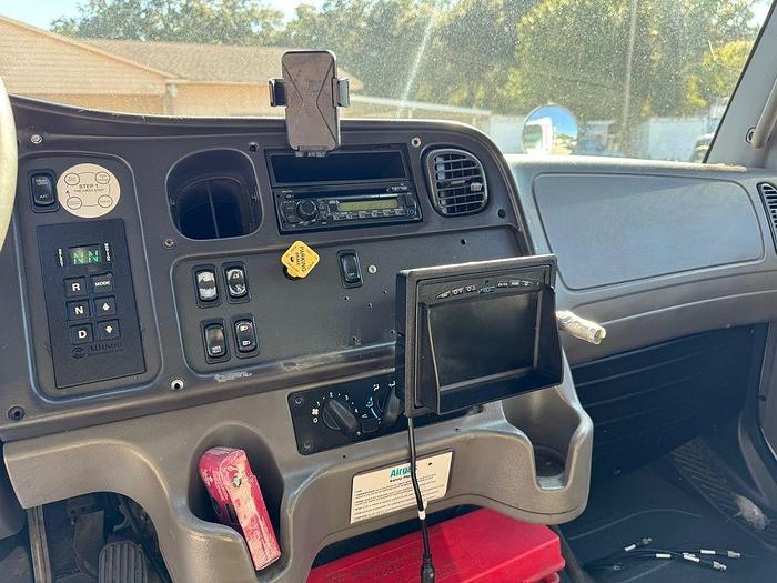 Used 2007 FREIGHTLINER M2 106