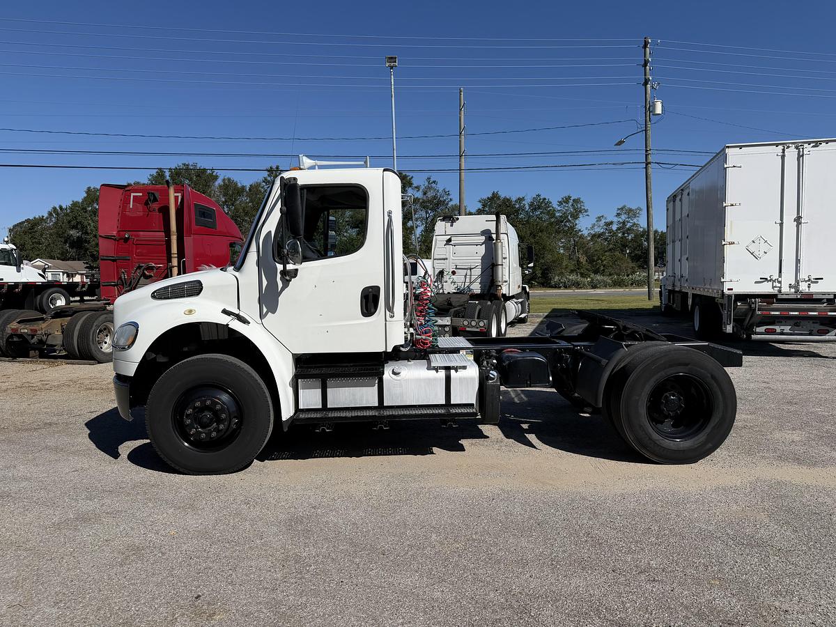 Used 2015 Freightliner M2 106