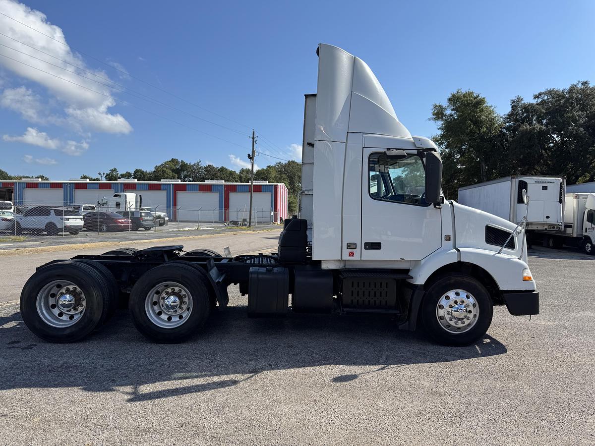 Used 2012 VOLVO VNM 64T