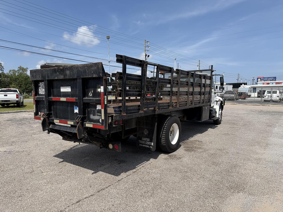 Used 2004 INTERNATIONAL 4300