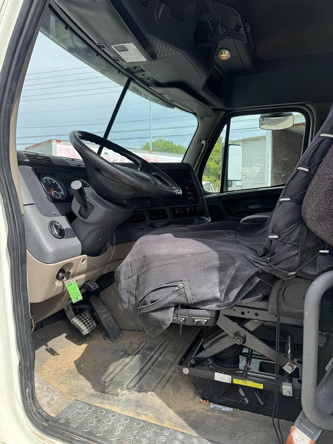 Used 2016 Freightliner® CASCADIA