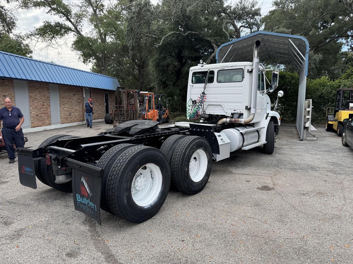 Used 2004 Freightliner® FL112