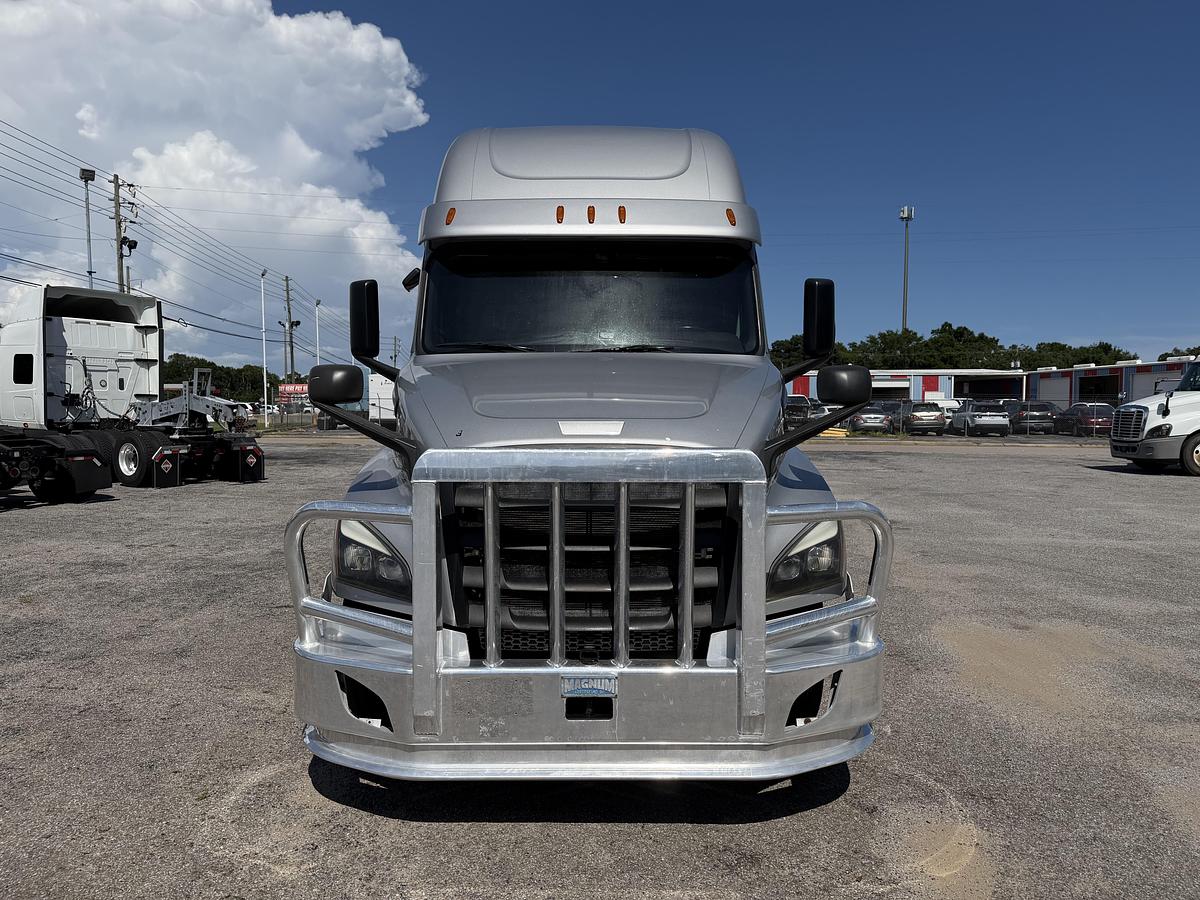 Used 2019 Freightliner CASCADIA 126