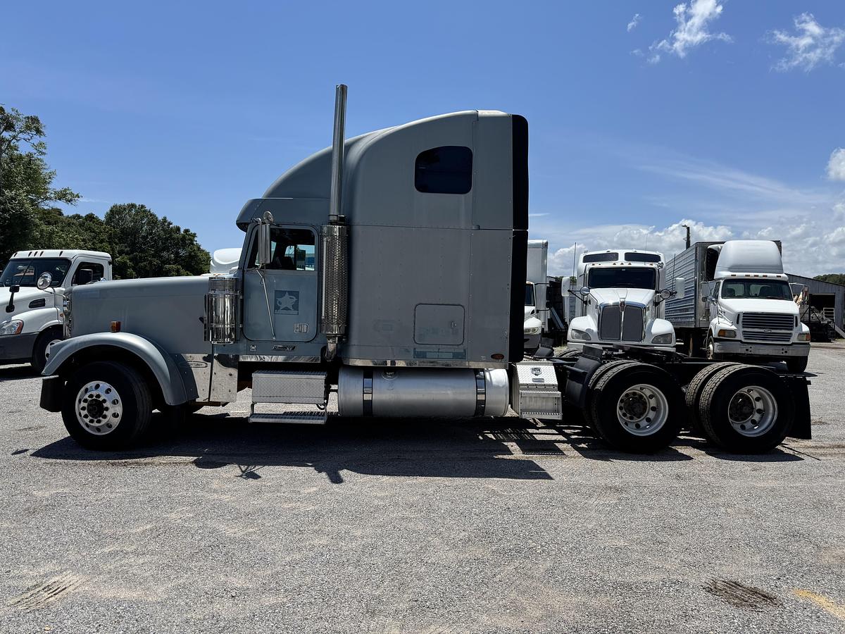 Used 2006 Freightliner® CLASSIC XL