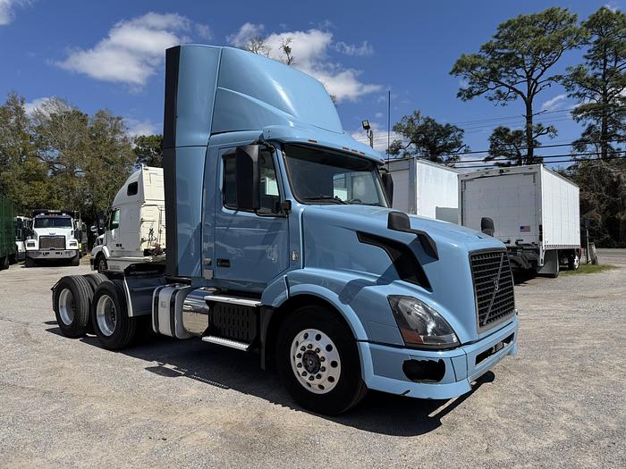 Used 2014 VOLVO VNL64T