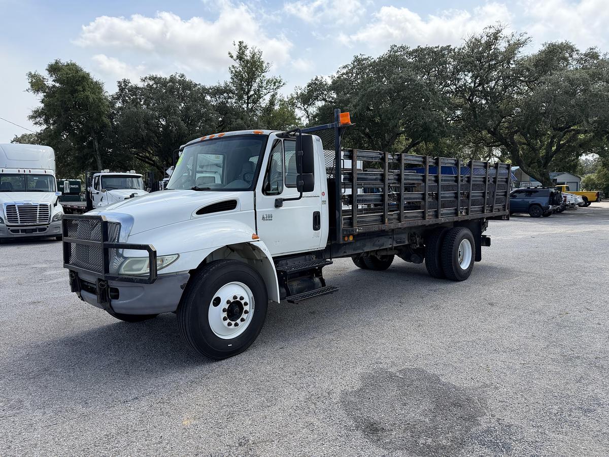 Used 2004 INTERNATIONAL 4300
