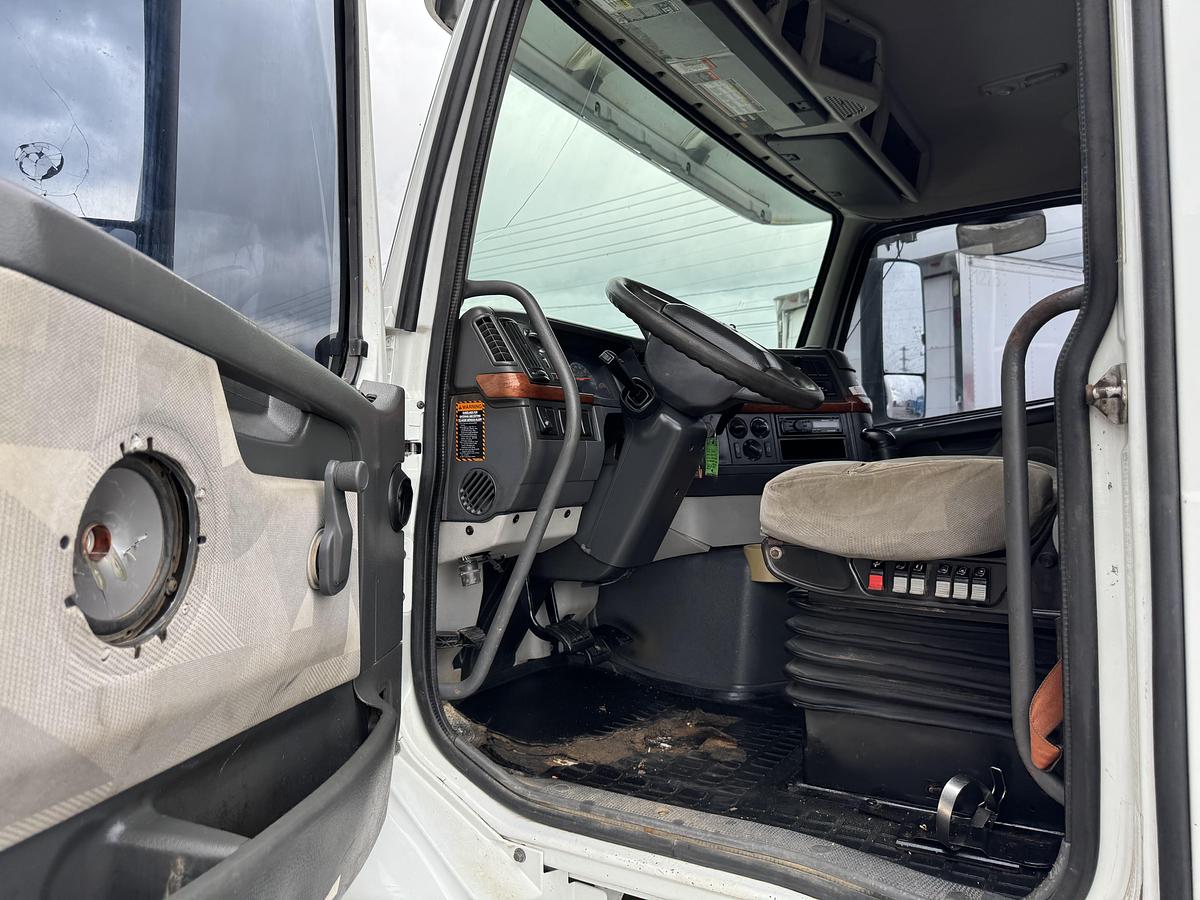 Used 2010 VOLVO VNM64T