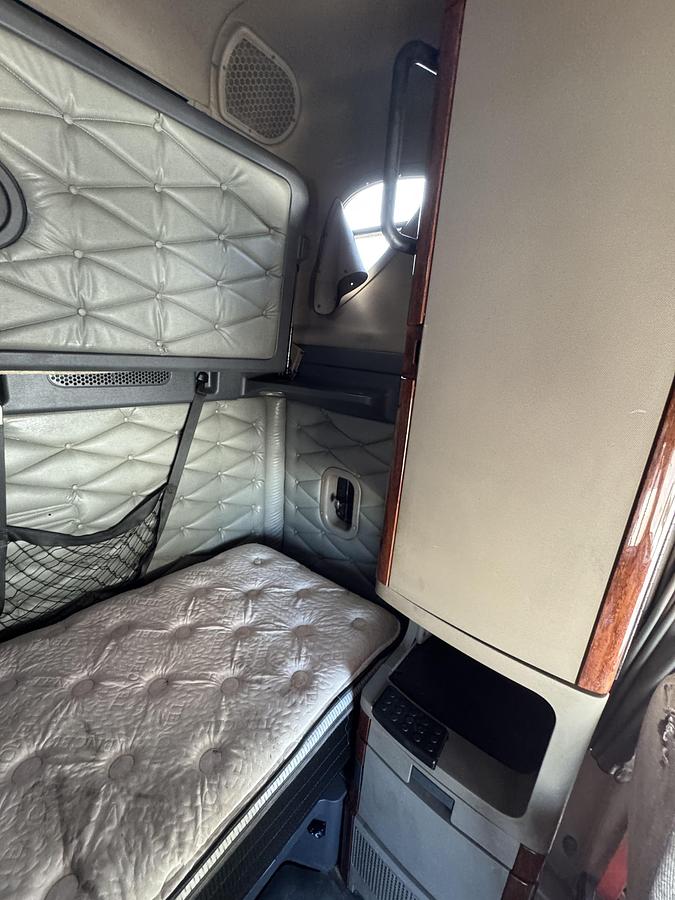 Used 2010 Freightliner® CASCADIA