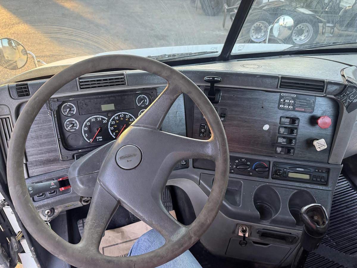 Used 2005 Freightliner® COLUMBIA