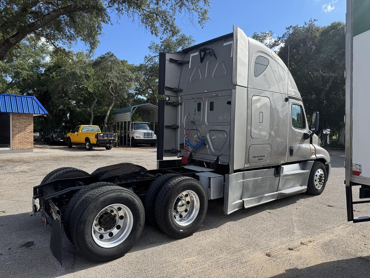 Used 2013 Freightliner CASCADIA