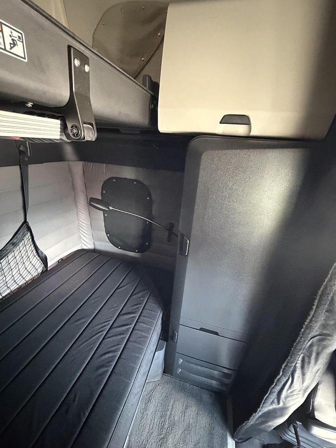 Used 2019 Freightliner CASCADIA 126
