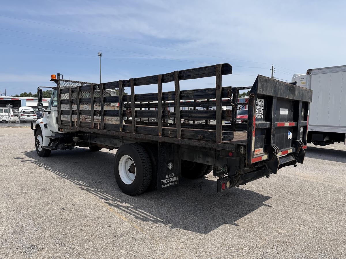 Used 2004 INTERNATIONAL 4300