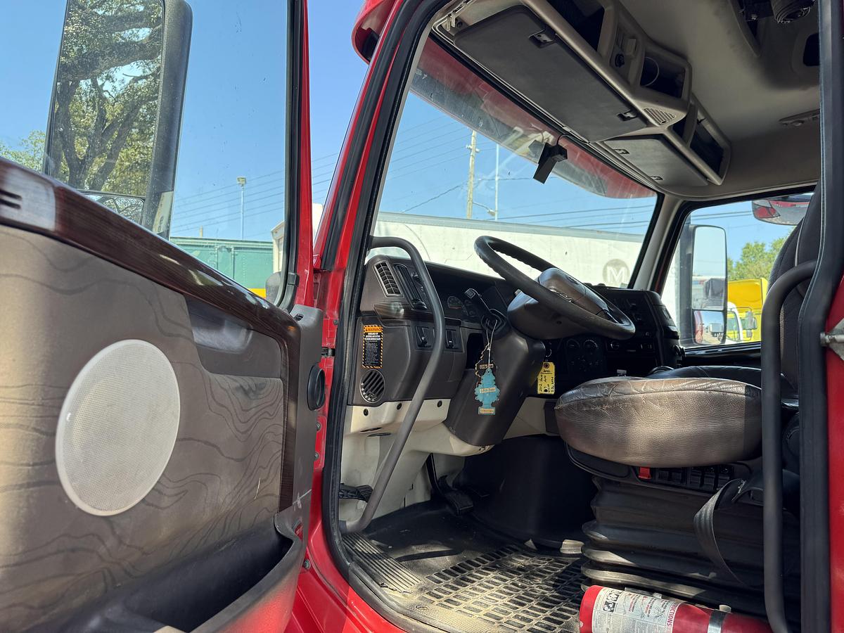 Used 2013 VOLVO VNL 64T