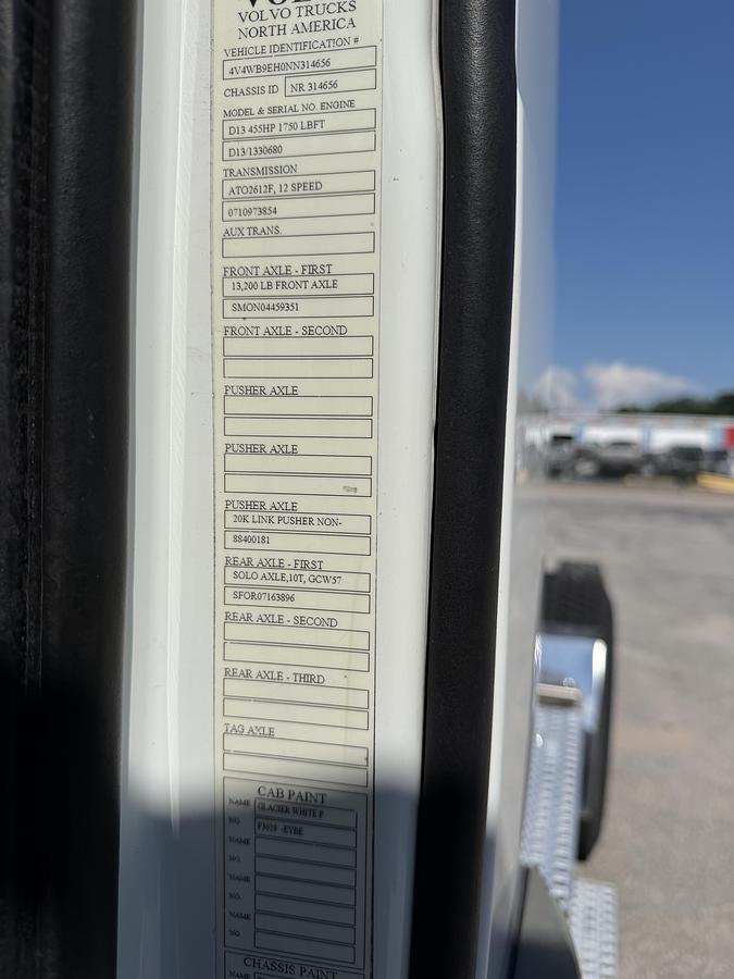 Used 2022 VOLVO VNR