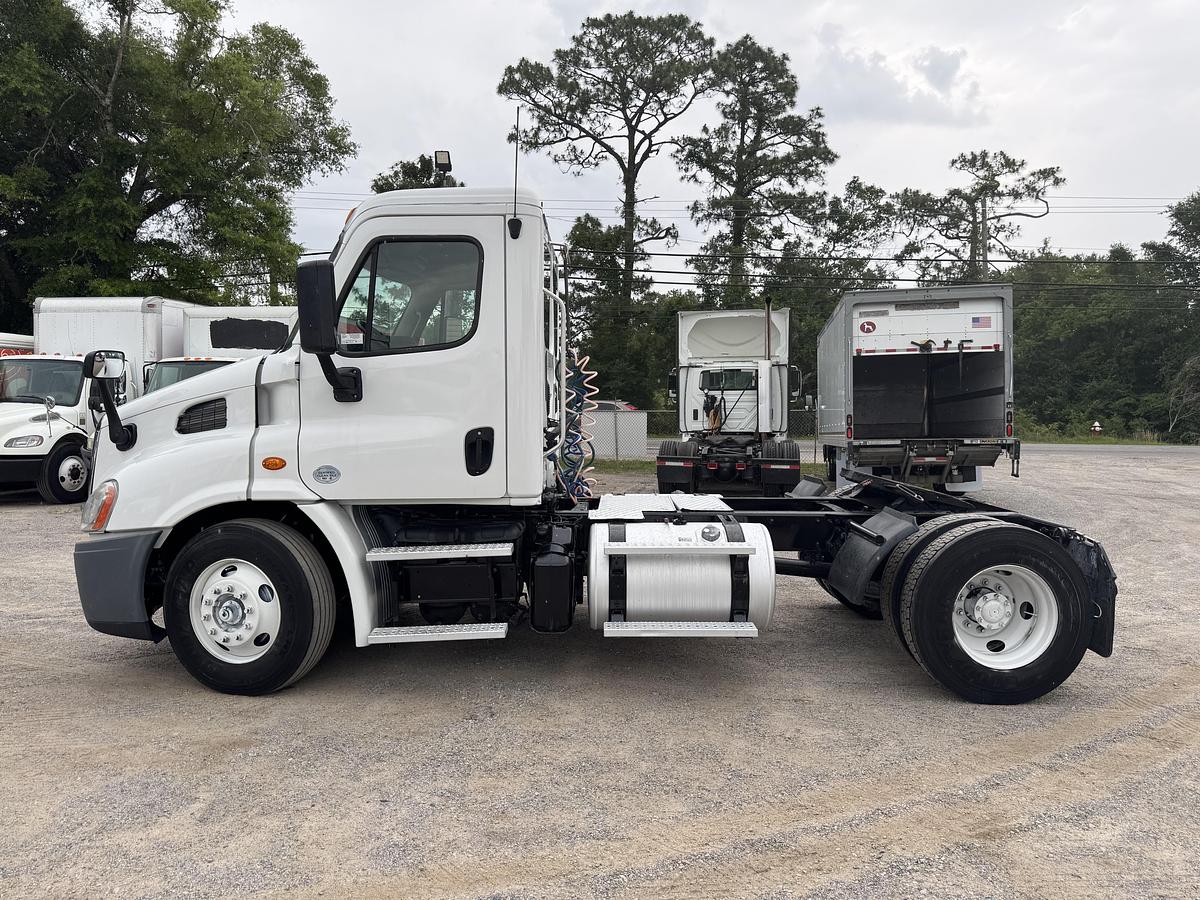 Used 2016 Freightliner® CASCADIA