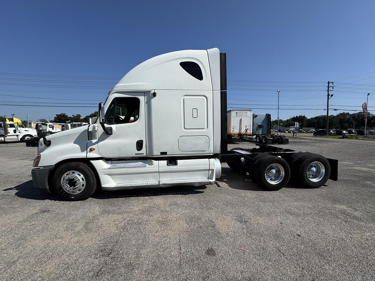 Used 2010 Freightliner® CASCADIA