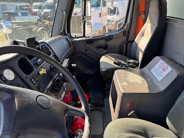 Used 2007 FREIGHTLINER M2 106