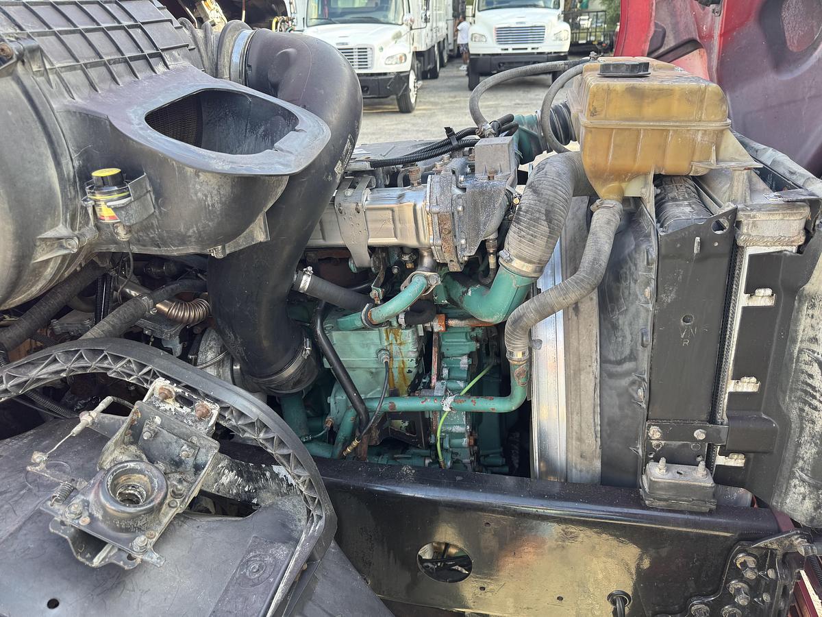 Used 2007 VOLVO VNL 780