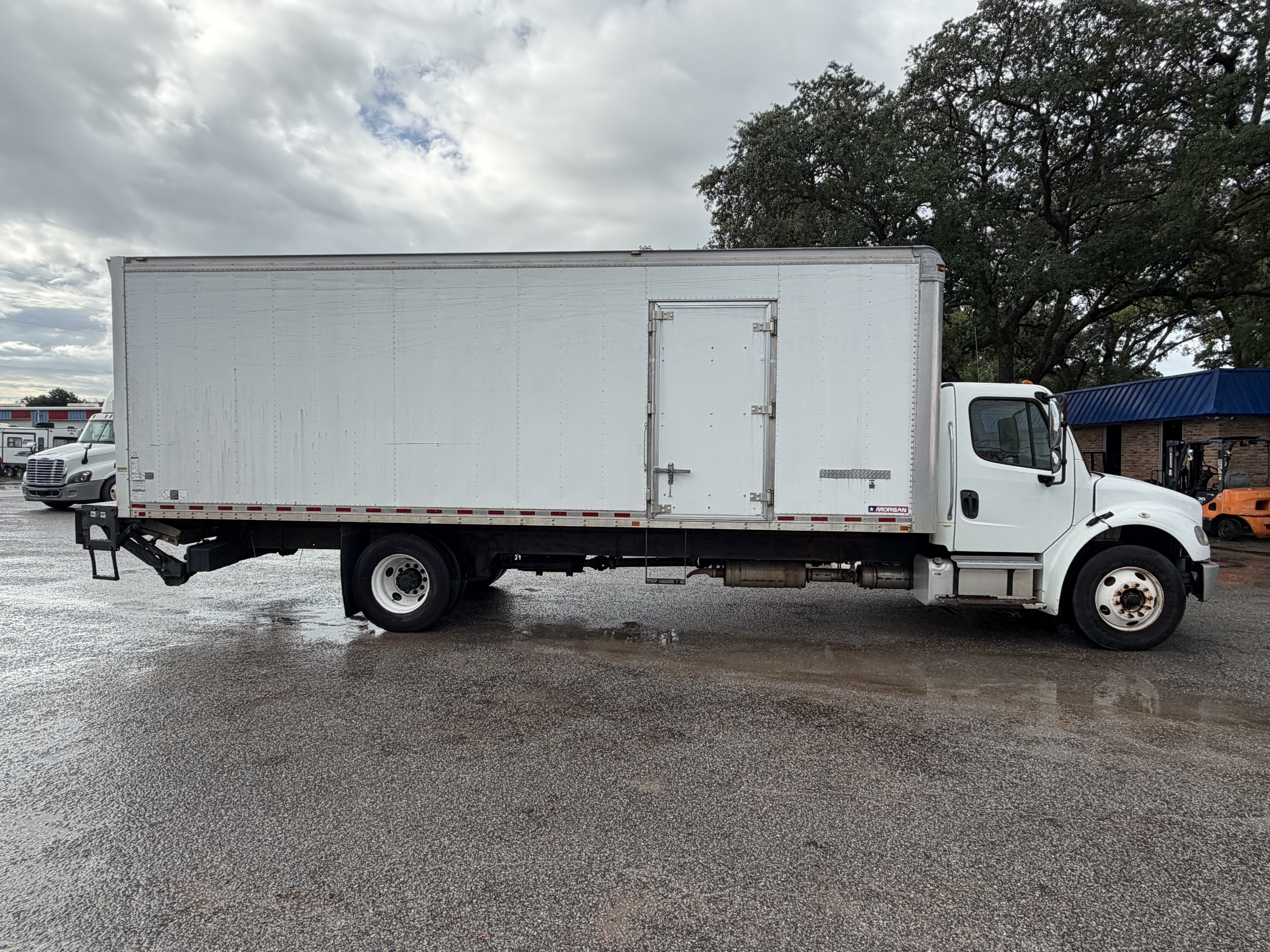Used 2017 Freightliner M2 106
