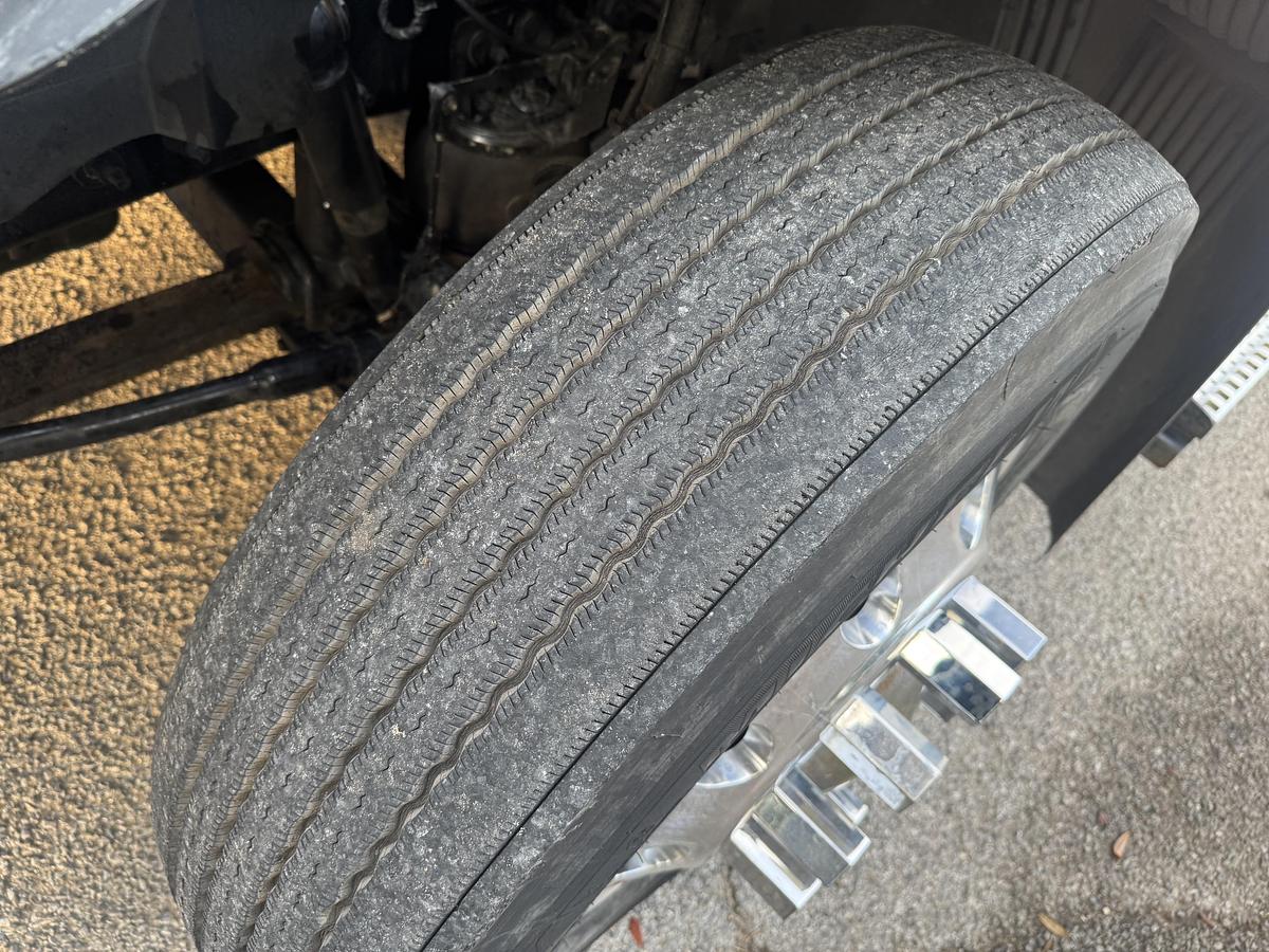 Used 2013 VOLVO VNL 64T