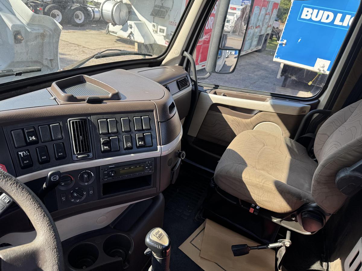 Used 2013 VOLVO VNM 64T