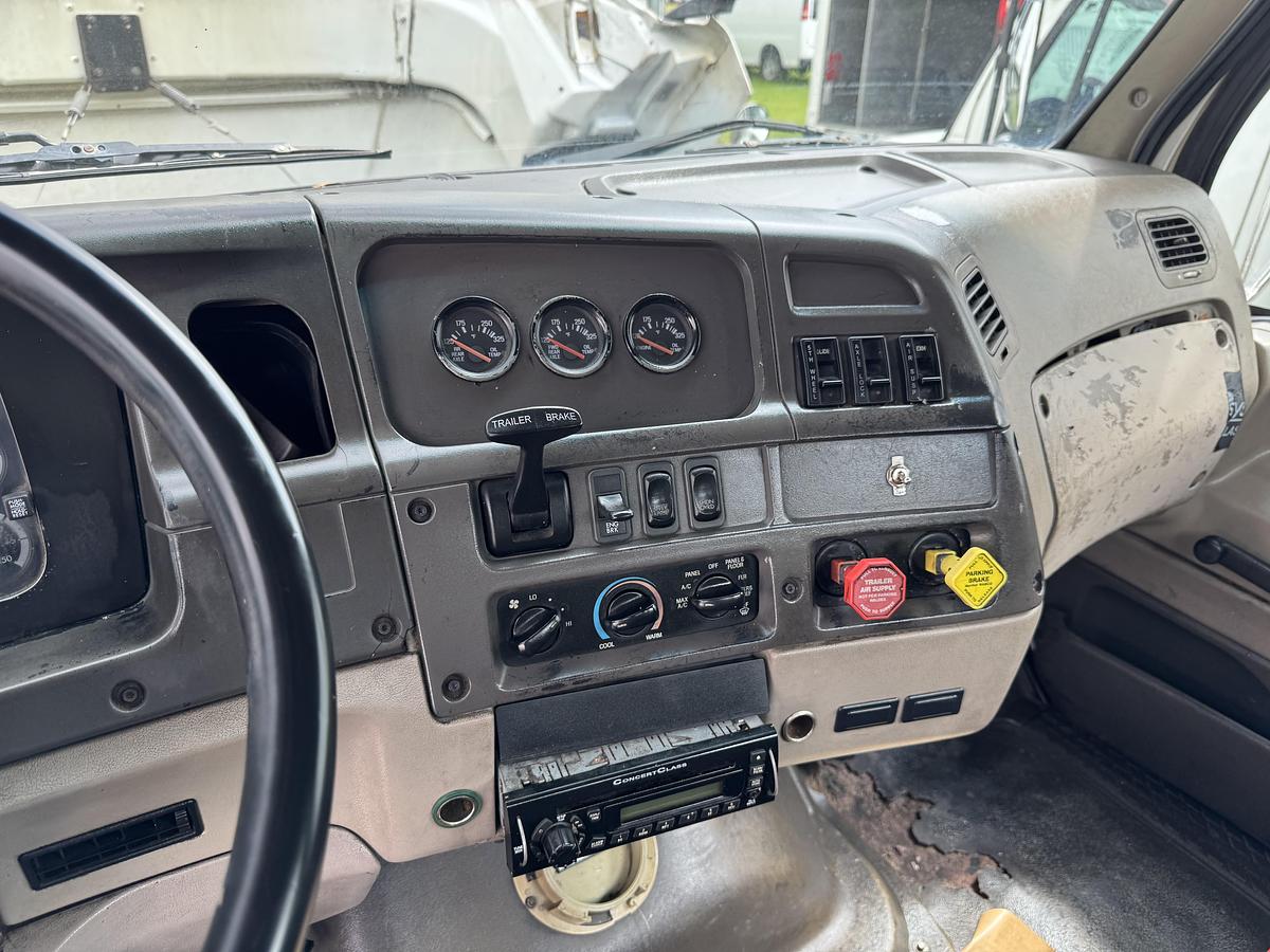 Used 2005 STERLING 9500