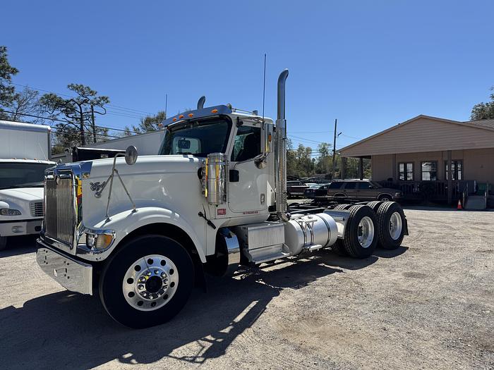 Used 2016 International® 9900i