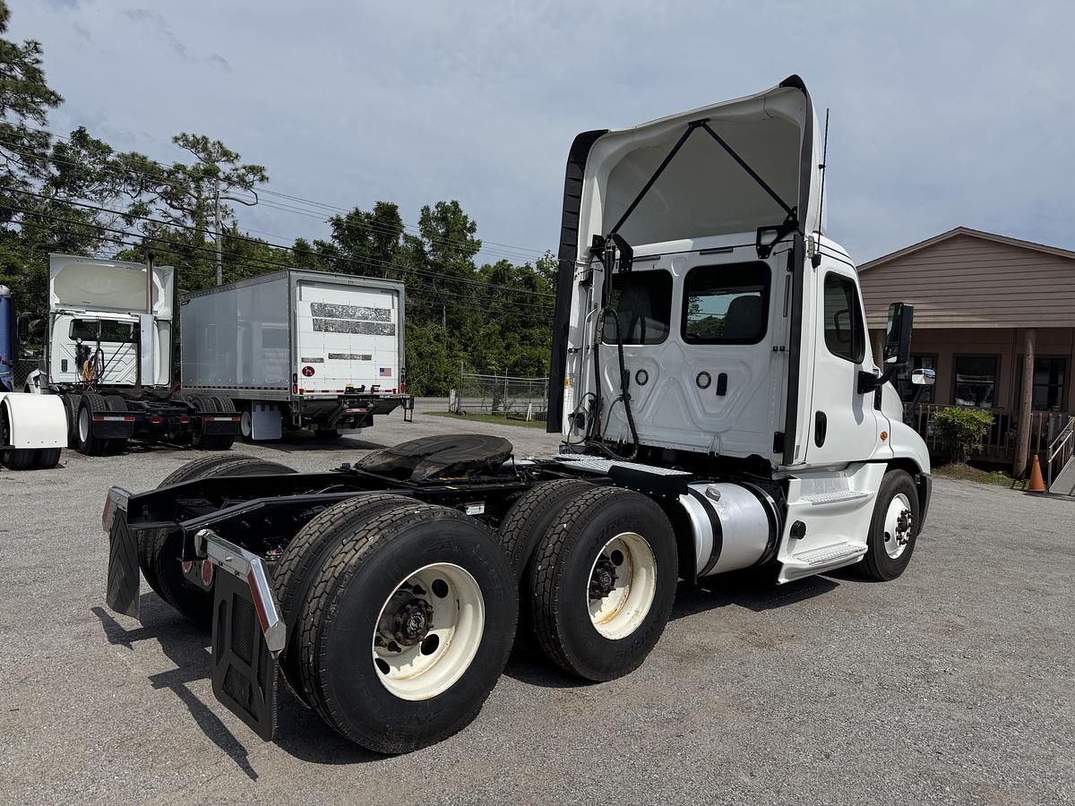 Used 2019 Freightliner® CASCADIA