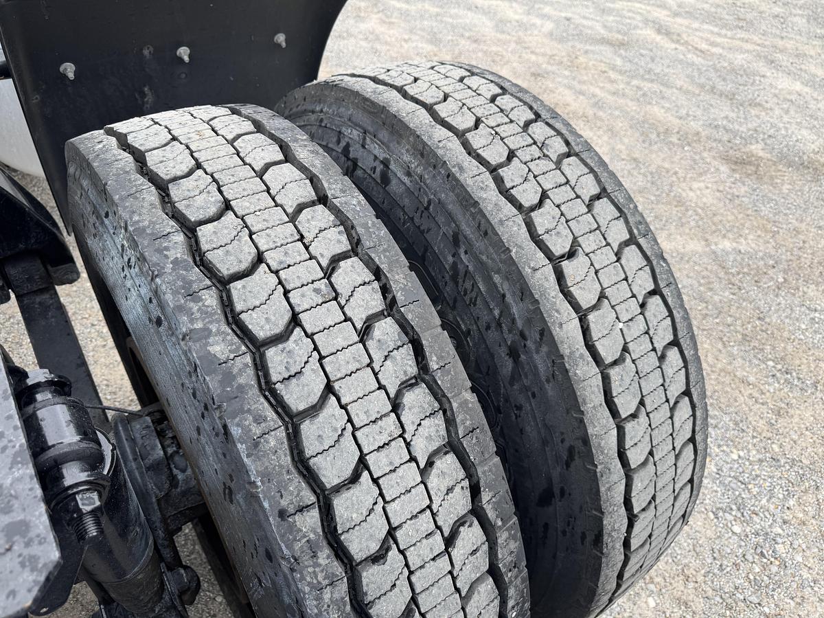 Used 2016 Freightliner® CASCADIA