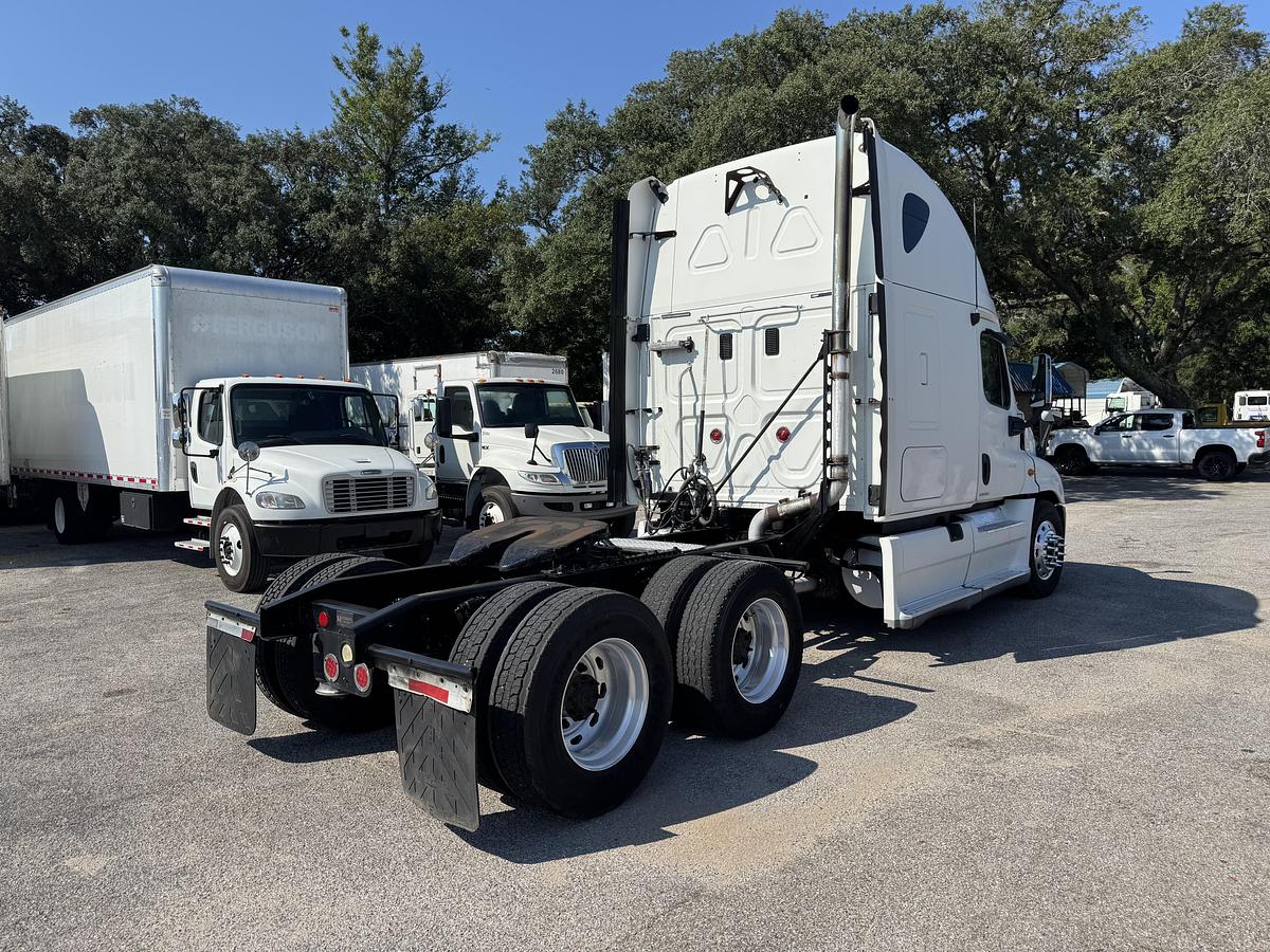 Used 2010 Freightliner® CASCADIA